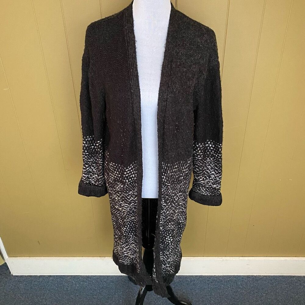 Universal thread women M open front Longsleeve cardigan black & white